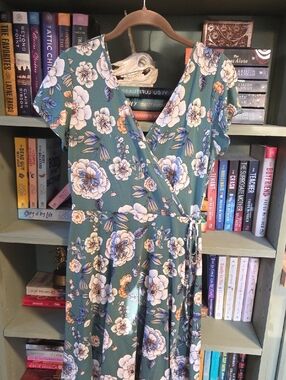 Kaileigh Green Floral Wrap Midi Dress
